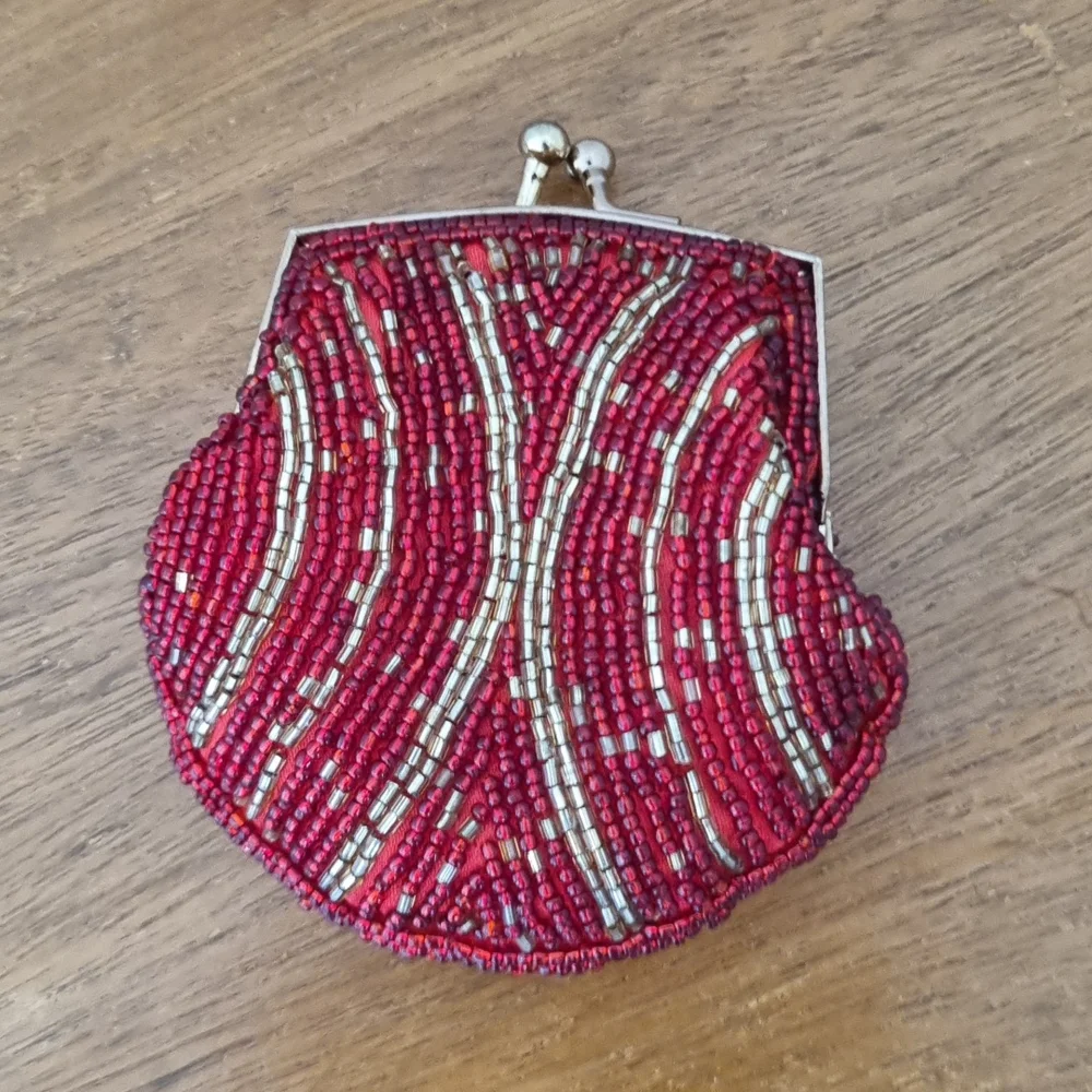 Vintage red and gold beaded purse - Picture 5 of 5
